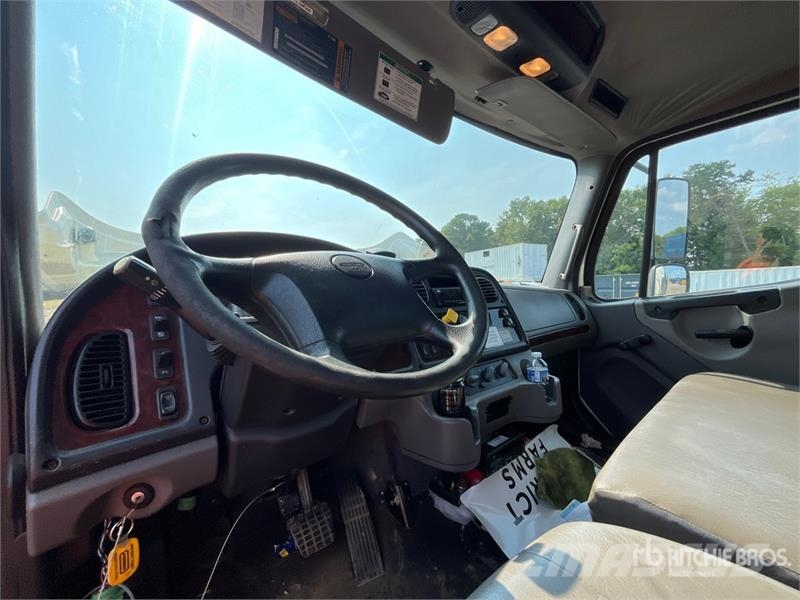 Freightliner M2 106 Isotermos y frigoríficos