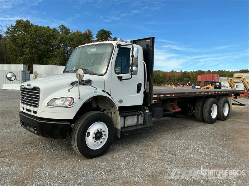 Freightliner M2 106 Вантажівки-платформи/бокове розвантаження