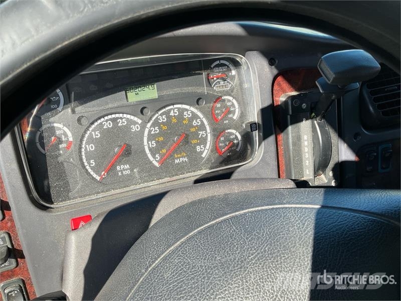 Freightliner M2 106 Furgoonautod