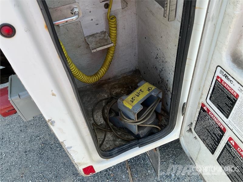 Freightliner M2 106 Bilmontert lift