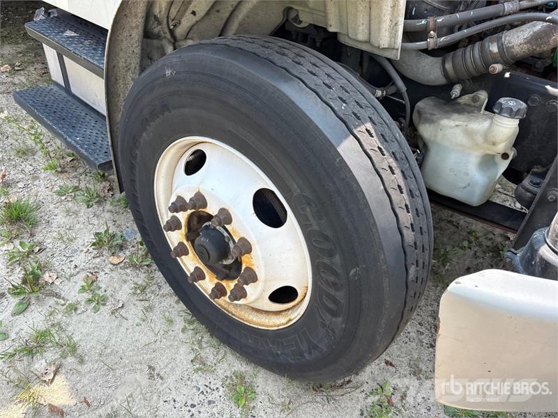 Freightliner M2 106 Isotermos y frigoríficos