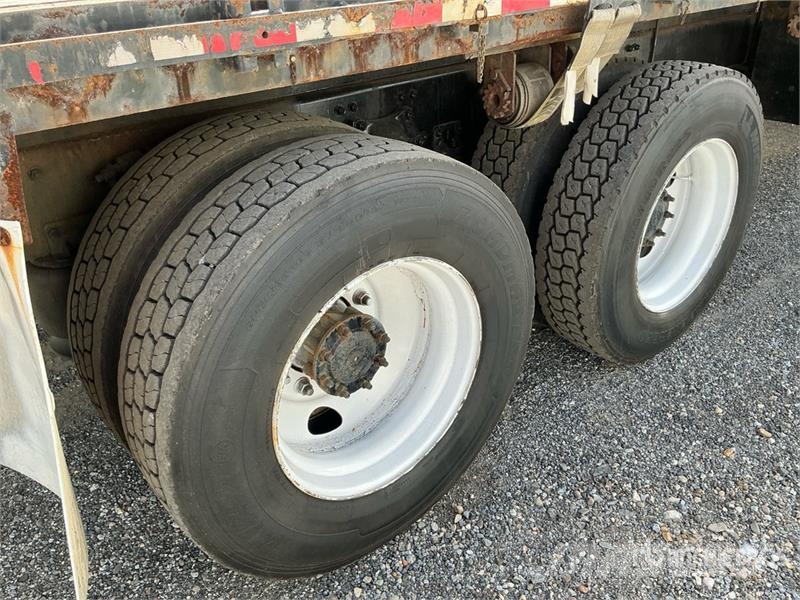 Freightliner M2 106 Вантажівки-платформи/бокове розвантаження