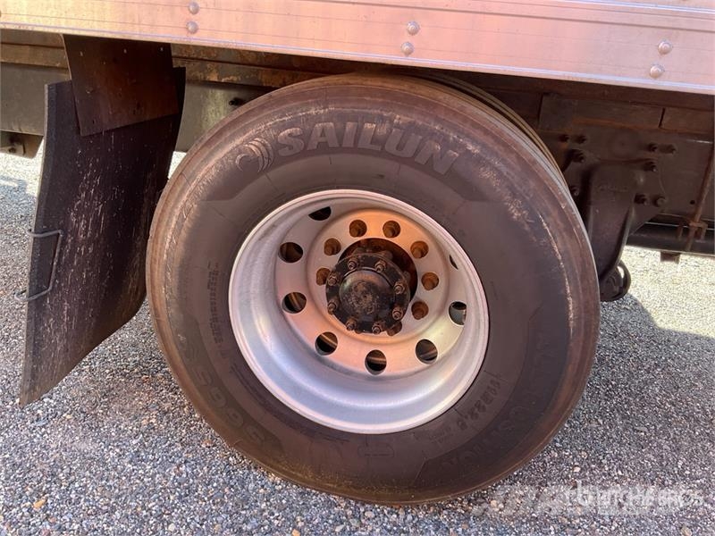 Freightliner M2 106 Furgoonautod