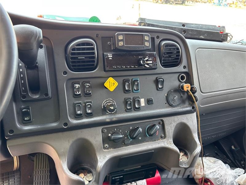 Freightliner M2 106 Isotermos y frigoríficos