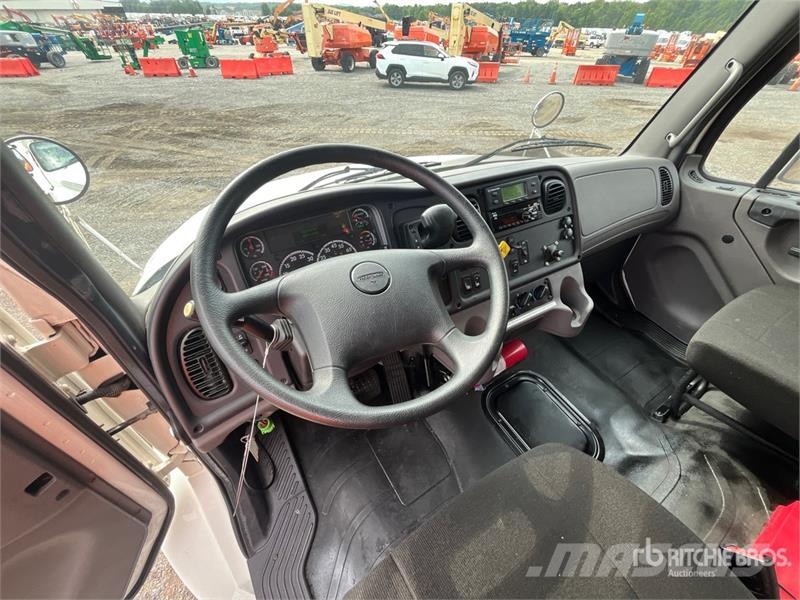 Freightliner M2 106 Isotermos y frigoríficos