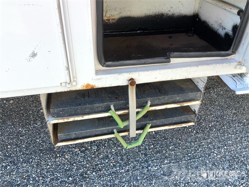 Freightliner M2 106 Truck mounted platforms