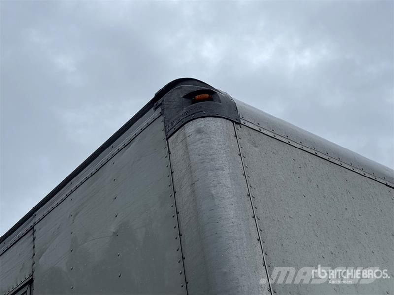 Freightliner M2 106 Kapali kasa kamyonlar