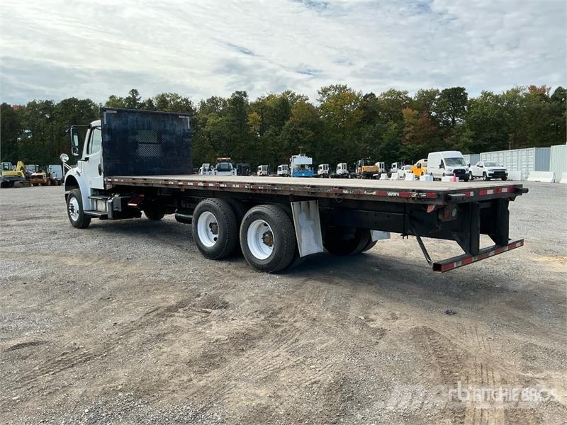 Freightliner M2 106 Вантажівки-платформи/бокове розвантаження