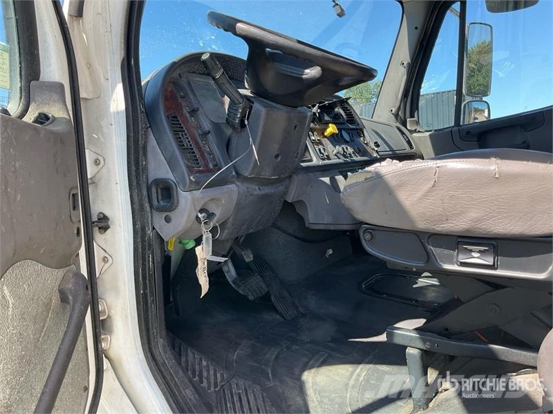 Freightliner M2 106 Kravas automašīnas - refrižeratori
