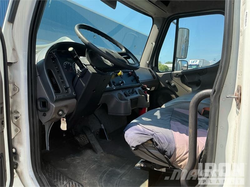 Freightliner M2 106 Camion Fourgon