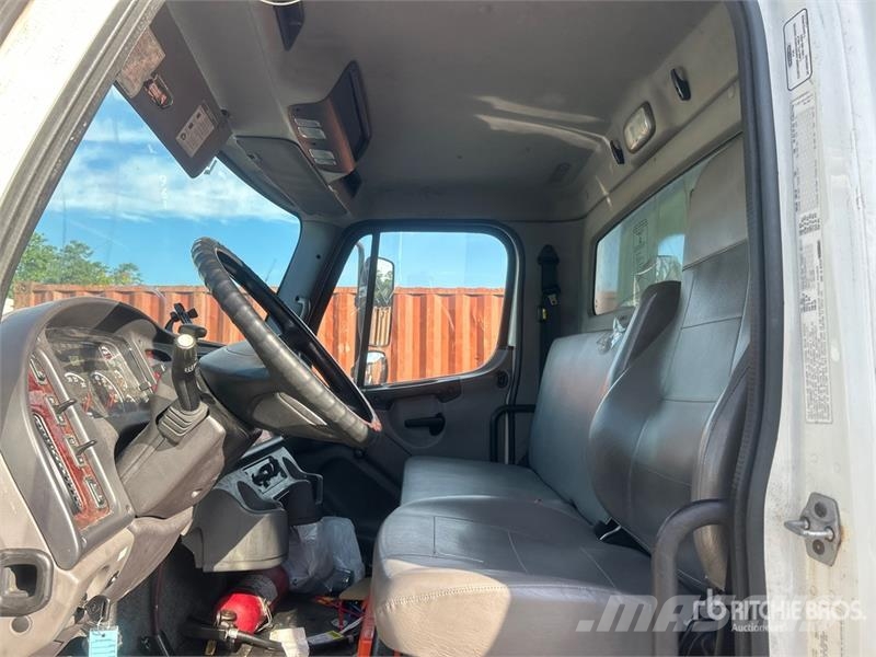 Freightliner M2 106 Kofferaufbau