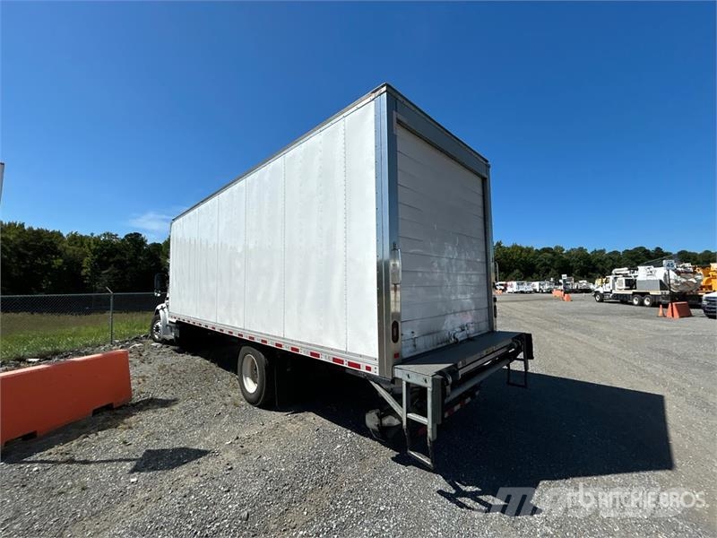 Freightliner M2 106 Külmikautod