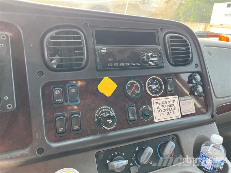Freightliner M2 106 Isotermos y frigoríficos