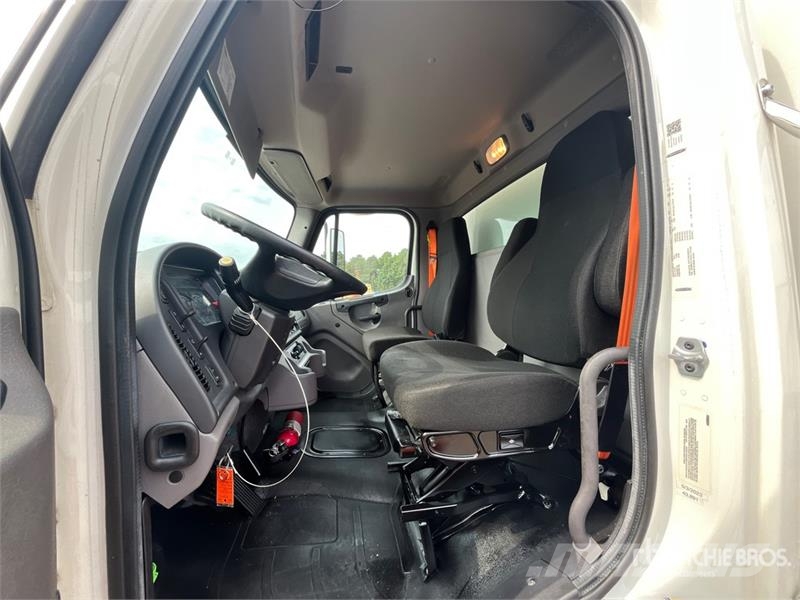 Freightliner M2 106 Isotermos y frigoríficos