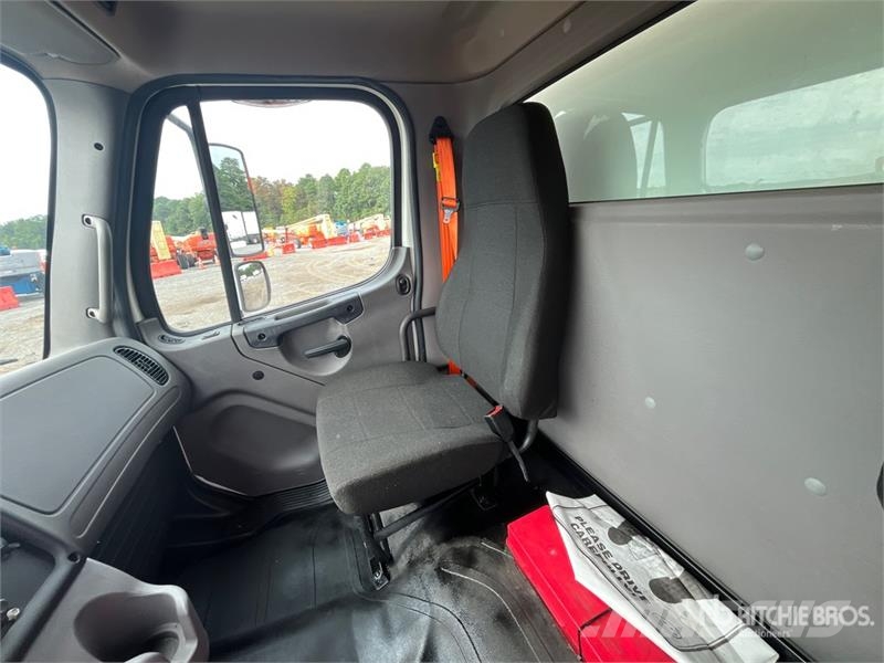 Freightliner M2 106 Isotermos y frigoríficos