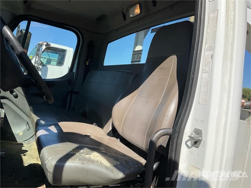 Freightliner M2 106 Truck mounted platforms