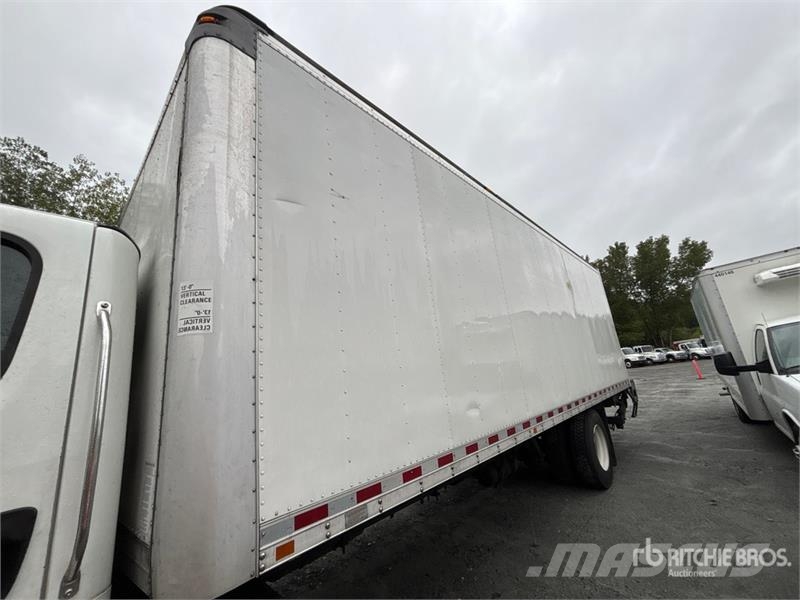 Freightliner M2 106 Kapali kasa kamyonlar