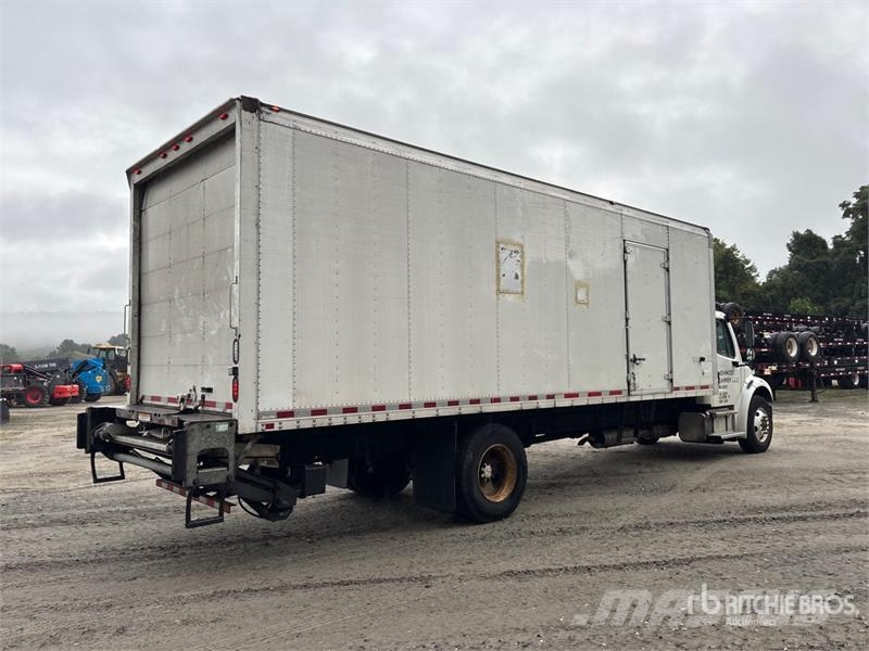 Freightliner M2 106 Kapali kasa kamyonlar