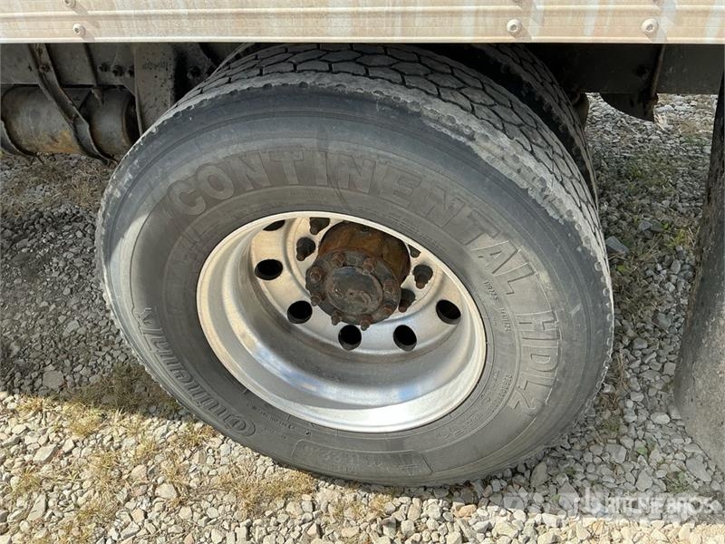 Freightliner M2 106 Furgons