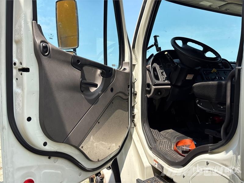 Freightliner M2 106 Isotermos y frigoríficos