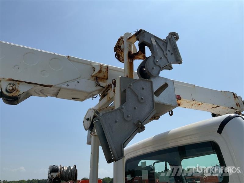 Freightliner M2 106 Bilmontert lift