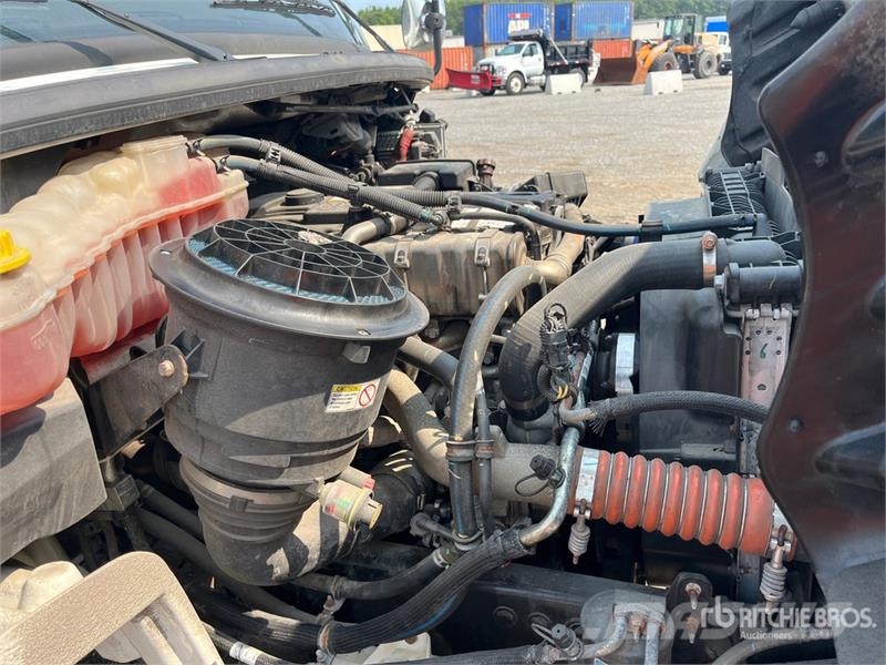 Freightliner M2 106 Isotermos y frigoríficos