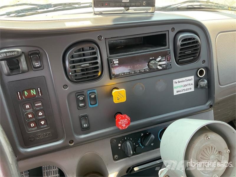 Freightliner M2 106 Bilmontert lift