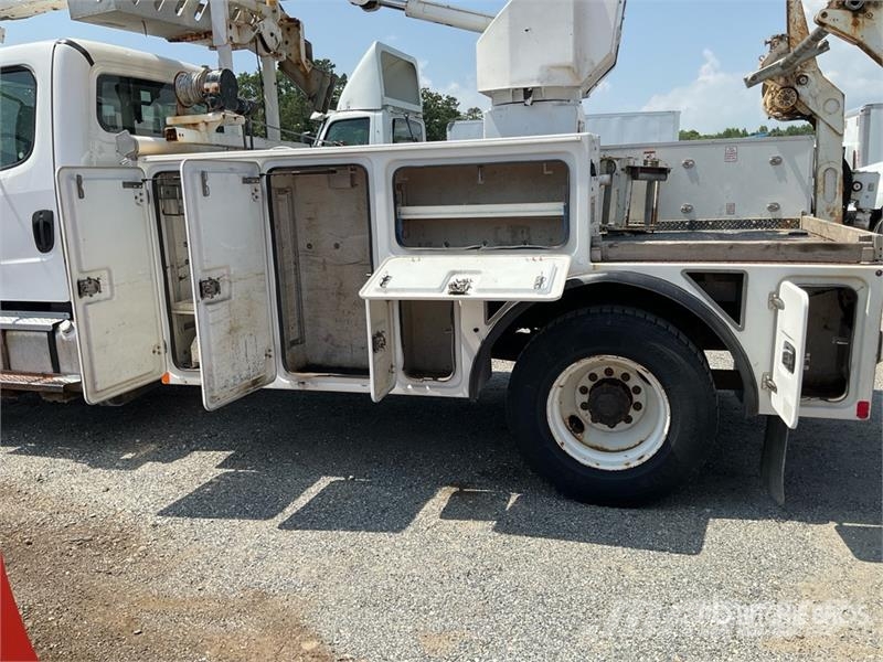 Freightliner M2 106 Bilmontert lift