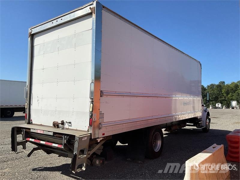 Freightliner M2 106 Furgoonautod