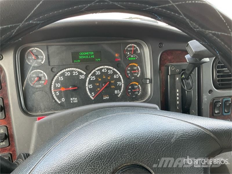 Freightliner M2 106 Kofferaufbau