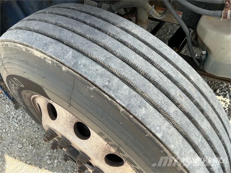 Freightliner M2 106 Furgons