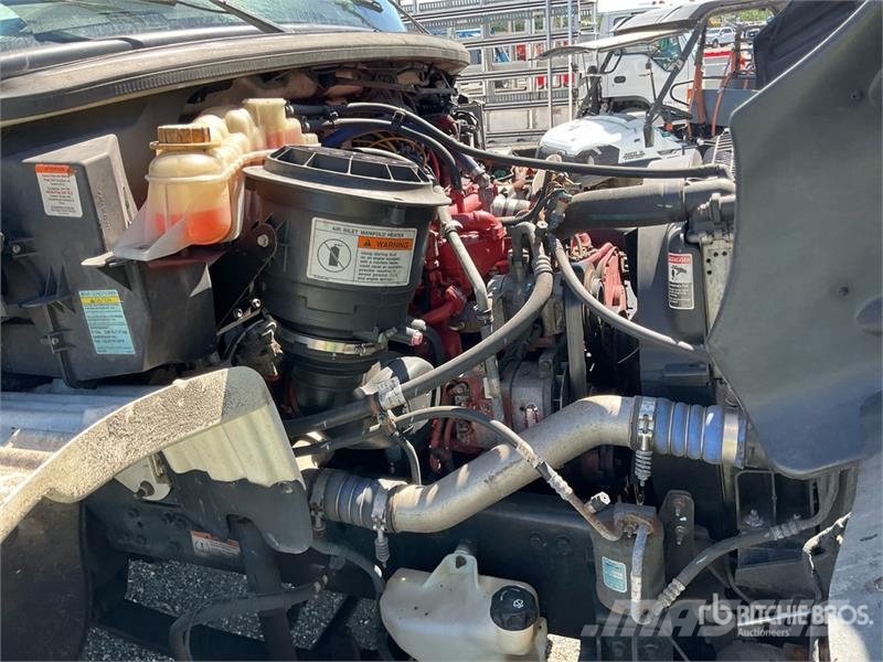 Freightliner M2 106 Kravas automašīnas - refrižeratori