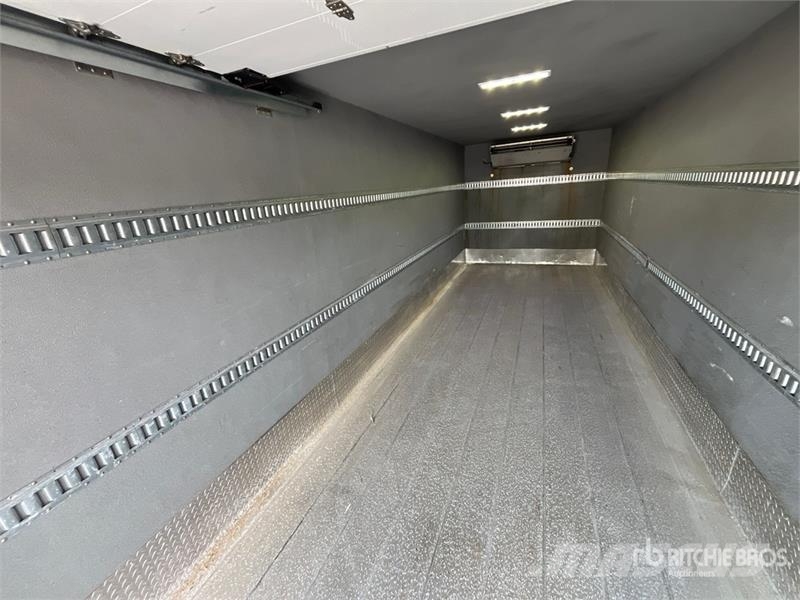 Freightliner M2 106 Isotermos y frigoríficos