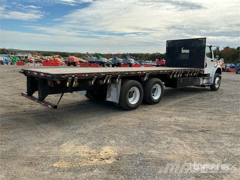Freightliner M2 106 Вантажівки-платформи/бокове розвантаження