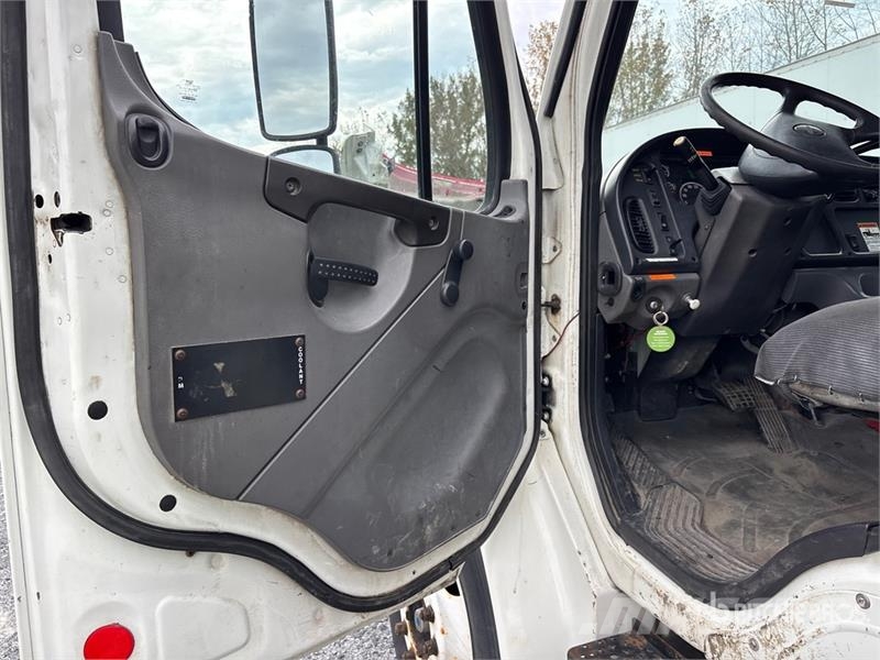 Freightliner M2 106 Komunalna vozila