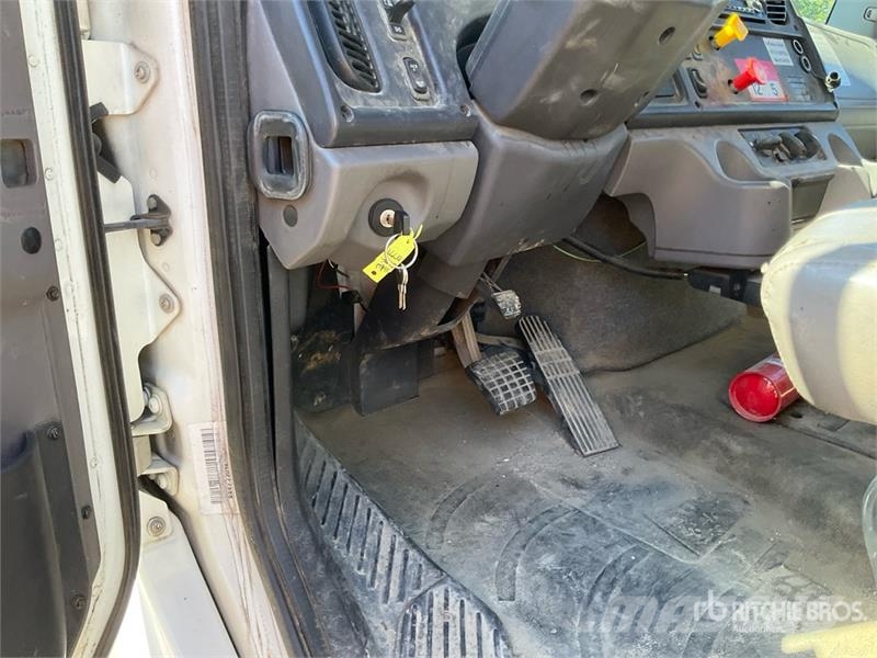 Freightliner M2 106 Truck mounted platforms