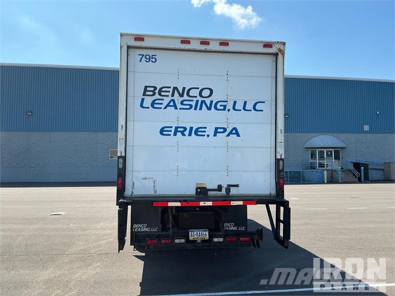Freightliner M2 106 Camion Fourgon
