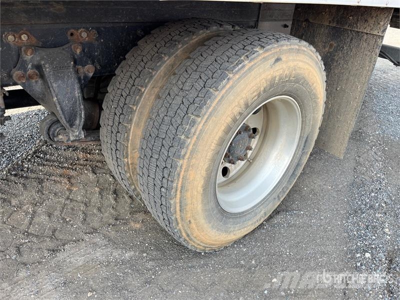 Freightliner M2 106 Isotermos y frigoríficos
