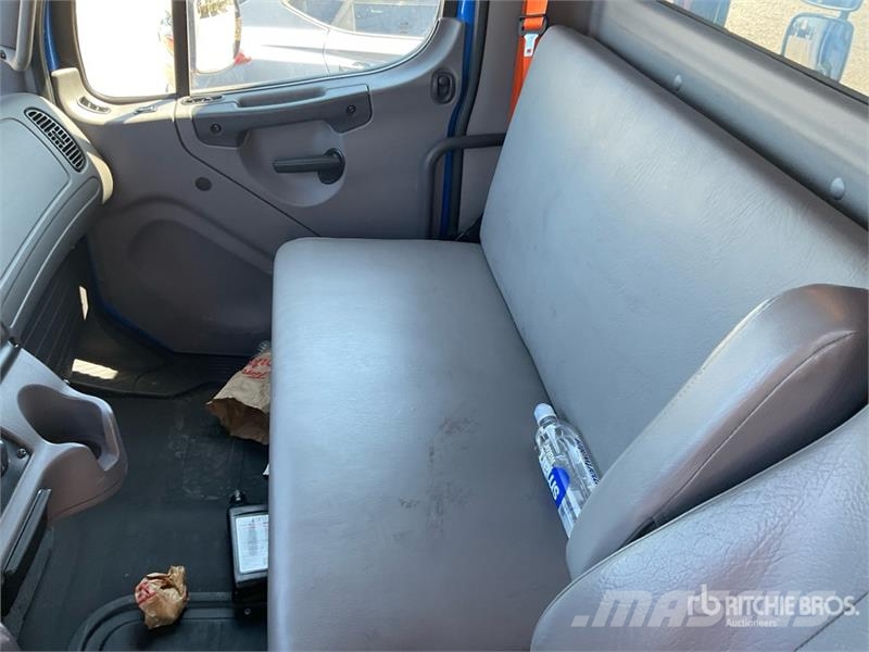 Freightliner M2 106 Каросерии
