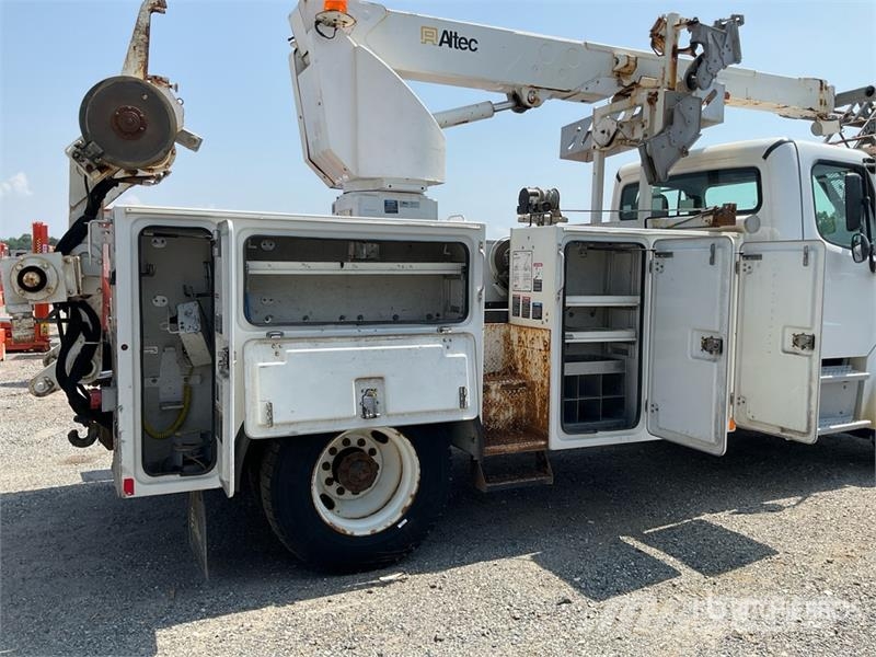 Freightliner M2 106 Bilmontert lift