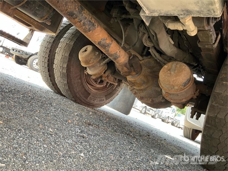 Freightliner M2 106 Bilmontert lift