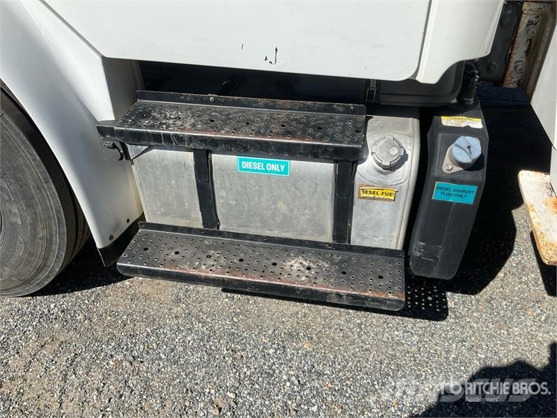 Freightliner M2 106 Truck mounted platforms