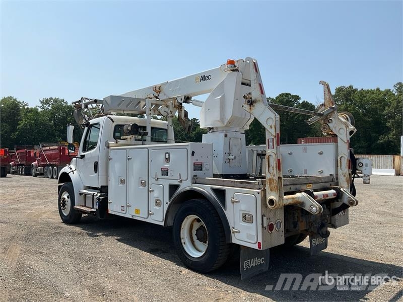 Freightliner M2 106 Nostolava-autot