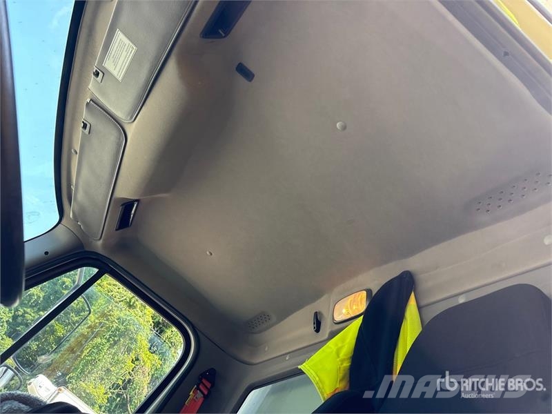 Freightliner M2 106 Isotermos y frigoríficos
