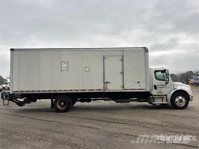 Freightliner M2 106 Kapali kasa kamyonlar