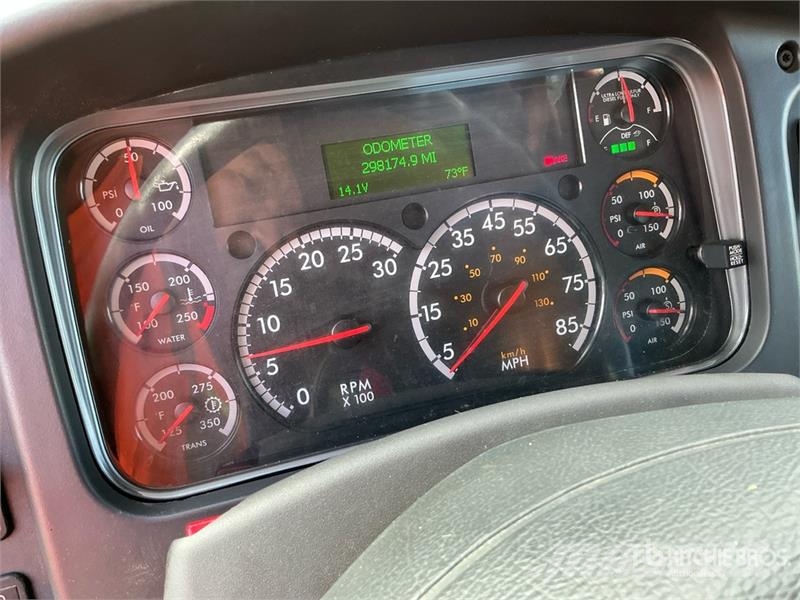 Freightliner M2 106 Вантажівки-платформи/бокове розвантаження