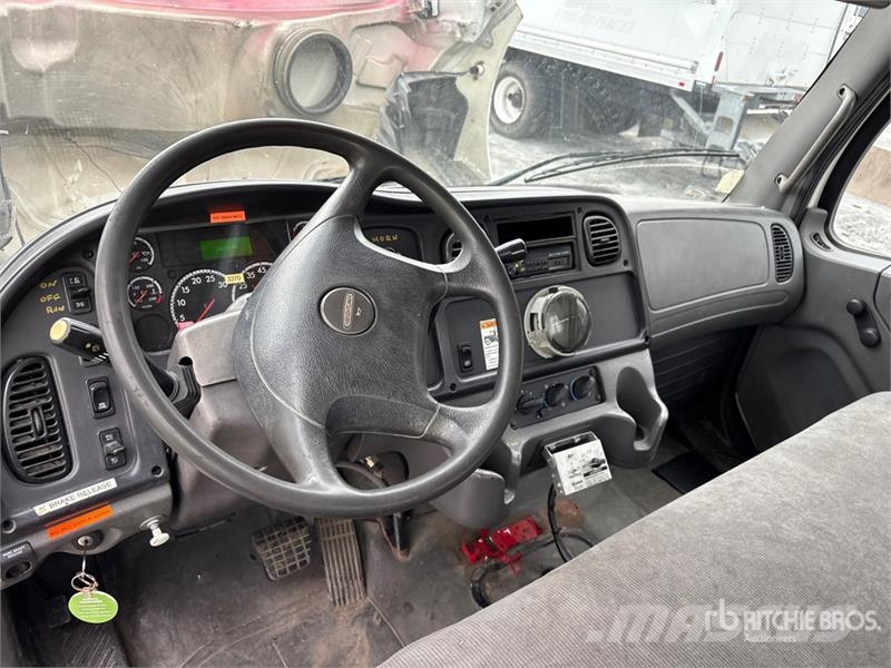 Freightliner M2 106 Komunalna vozila