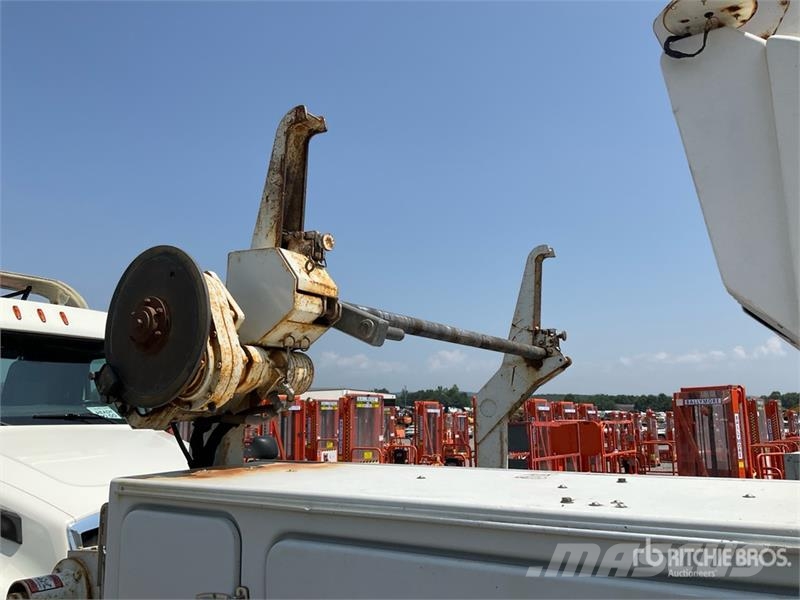 Freightliner M2 106 Bilmontert lift