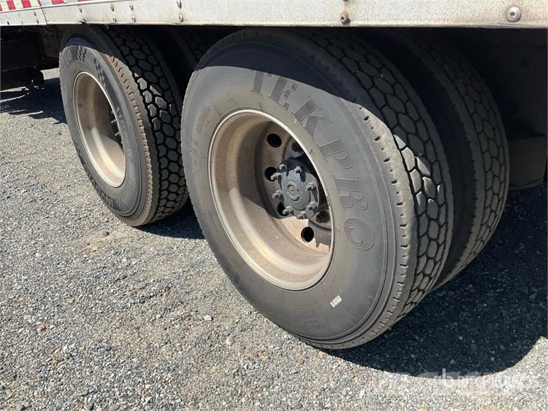 Freightliner M2 106 Грузовики-Рефрижераторы