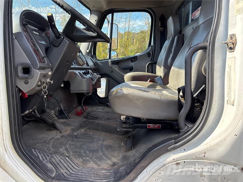 Freightliner M2 106 Komunalna vozila